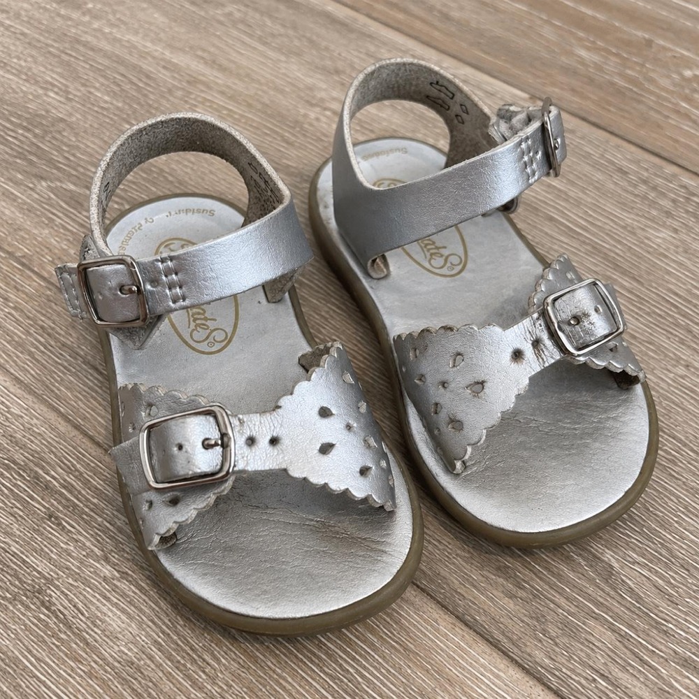 Footmates Silver Leather Sandals – Toddler Size 5 ✨